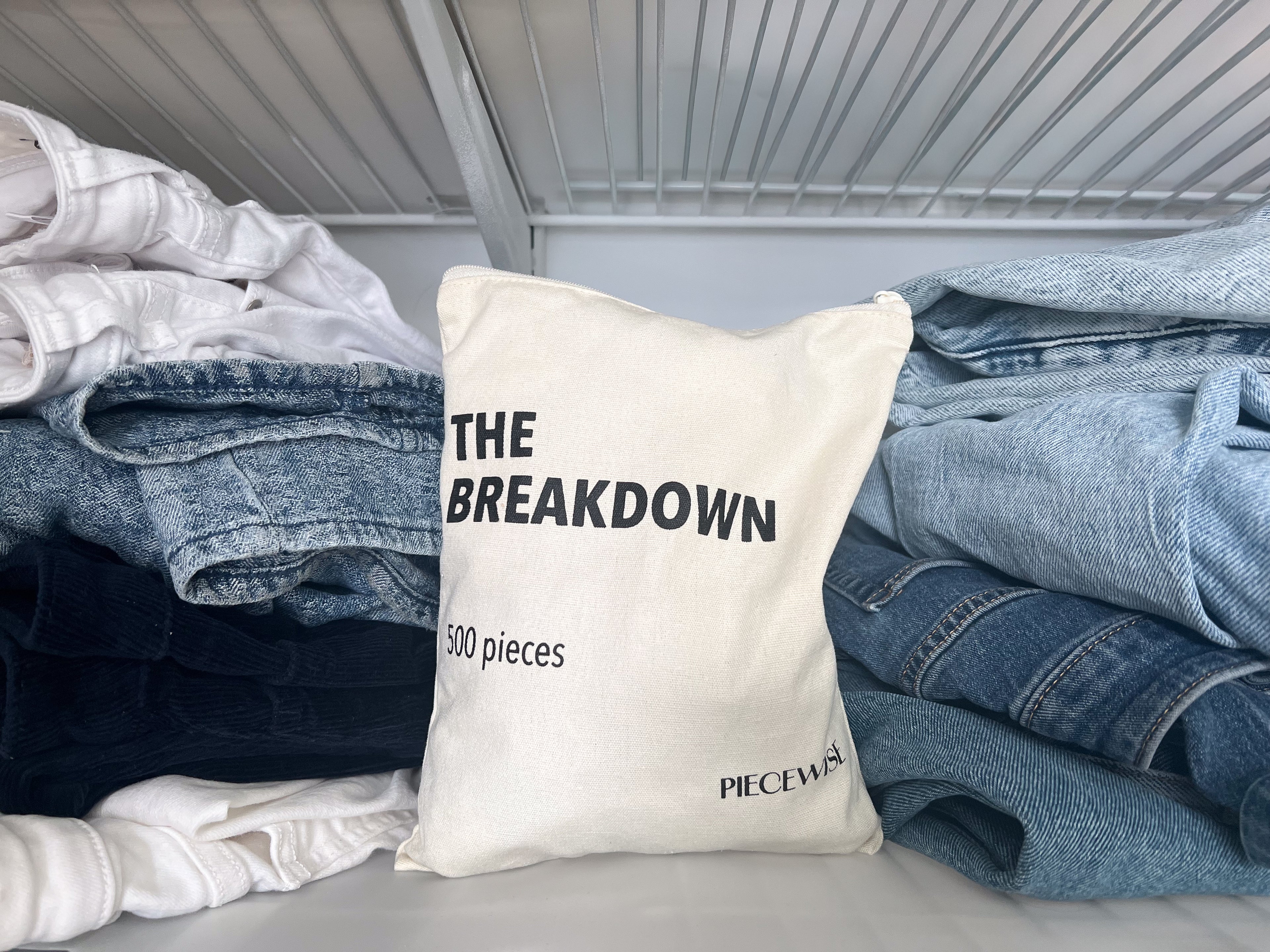 500-piece adult jigsaw puzzle featuring an illustrated room with cardboard boxes